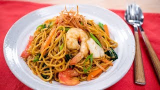 Indonesian Mie Goreng Recipe wokfried egg noodles  Pais Kitchen [upl. by Thesda601]