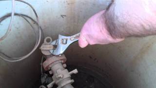 How to turn the water off at your water meter [upl. by Arras]